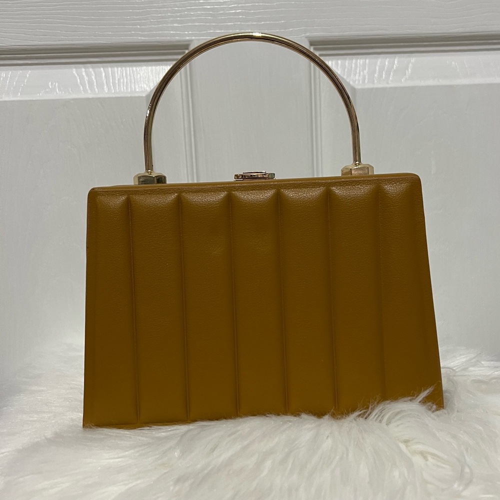 💗 *NEW* Elegant‎ Tan Handbag with Gold Handle